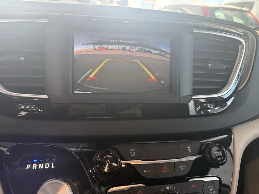 2023 Chrysler Voyager LX | Photo 17 of 20