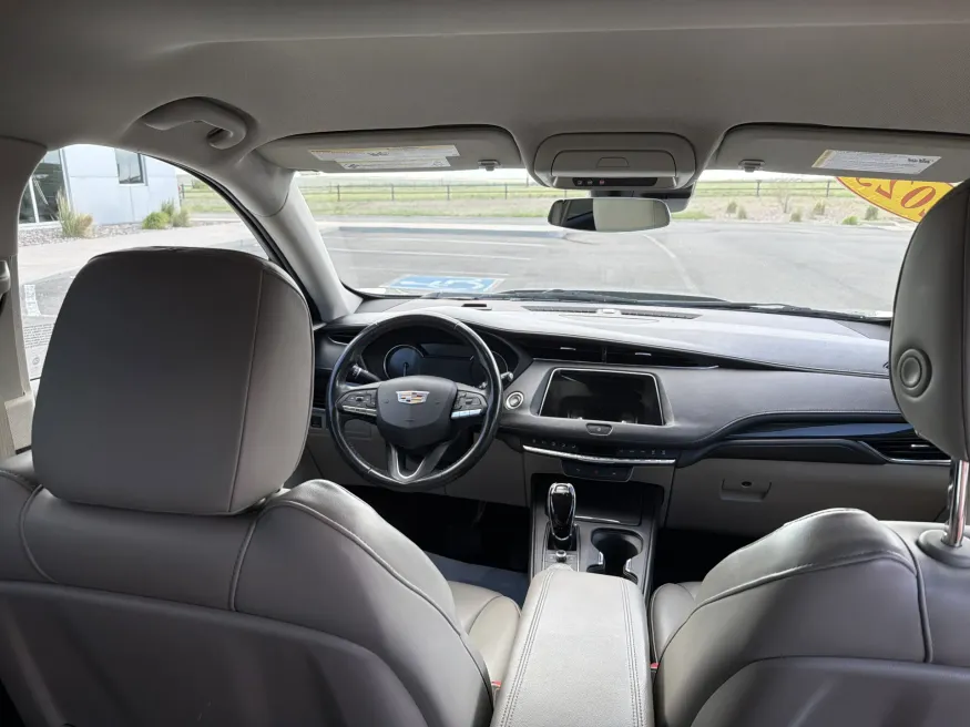 2023 Cadillac XT4 AWD Premium Luxury | Photo 9 of 21