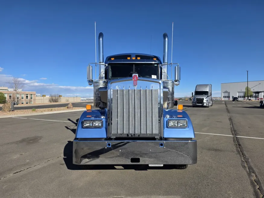 2026 Kenworth W900 | Photo 2 of 17