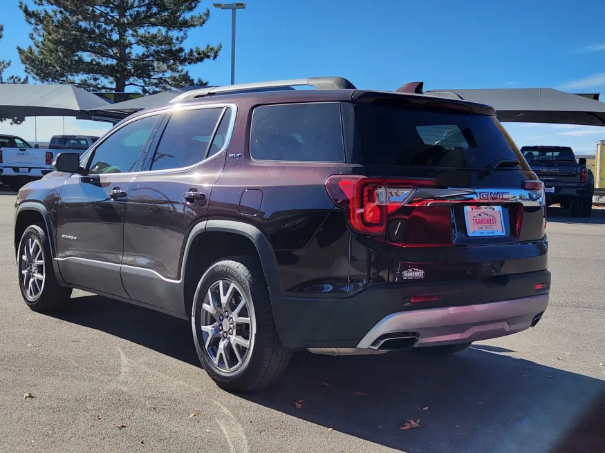 2021 GMC Acadia SLT | Photo 2 of 29