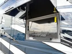 2026 Newmar Summit Aire 4505 | Thumbnail Photo 28 of 32