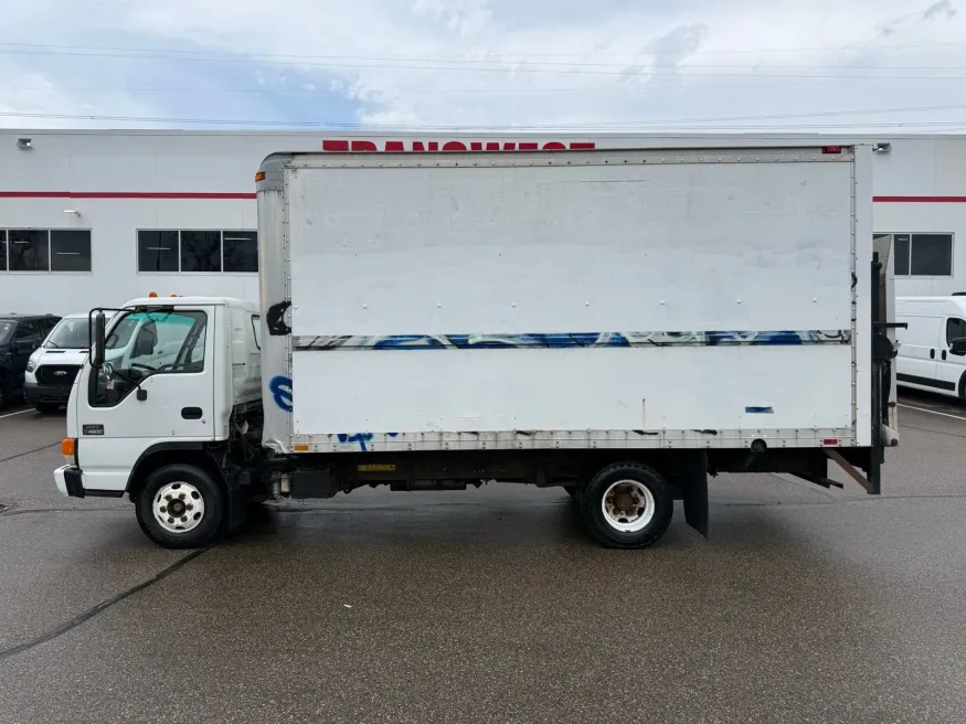 2005 GMC LCF 4500 | Photo 2 of 18