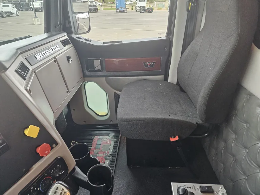 2018 Western Star 4700SF | Photo 12 of 17