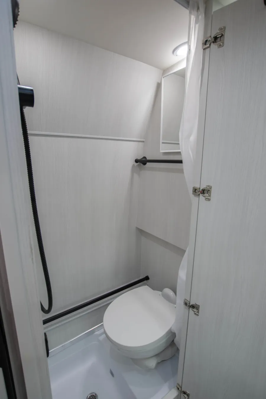 2026 Pleasure-way Ascent | Photo 19 of 20