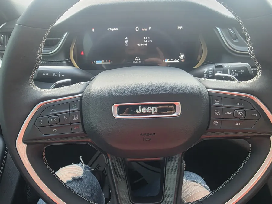 2025 Jeep Grand Cherokee Altitude | Photo 18 of 31