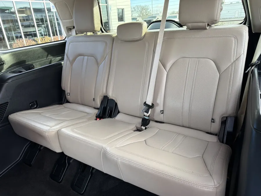 2022 Ford Expedition Limited | Photo 11 of 26