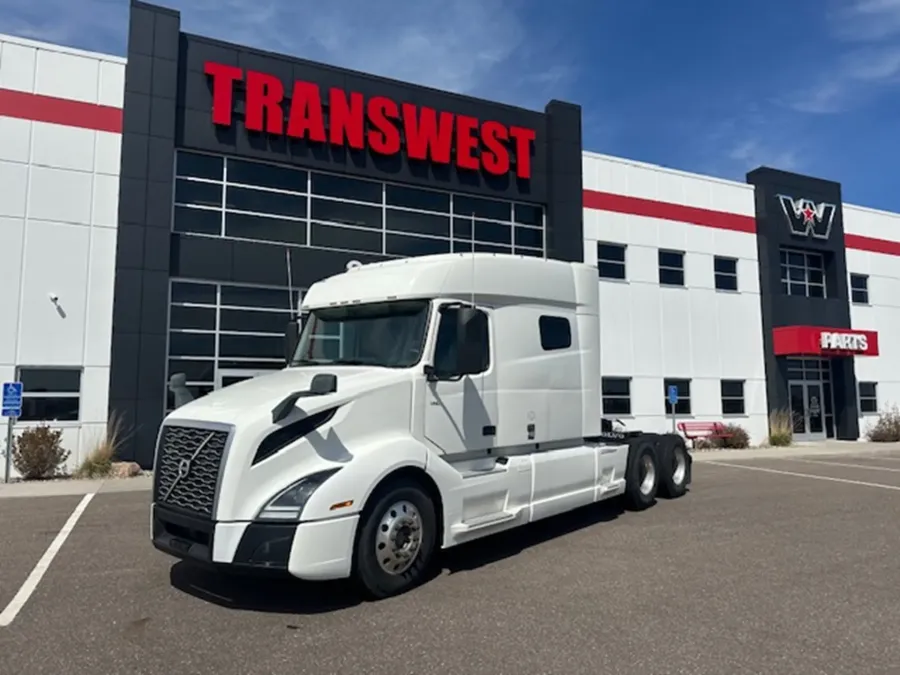 2021 Volvo VNL | Photo 1 of 16