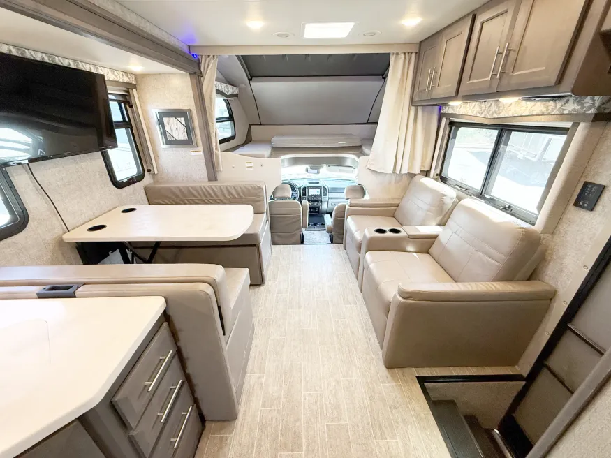 2021 Thor Omni XG32 | Photo 5 of 26