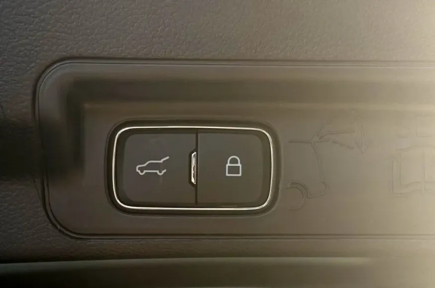 2026 Ford Explorer | Photo 10 of 32