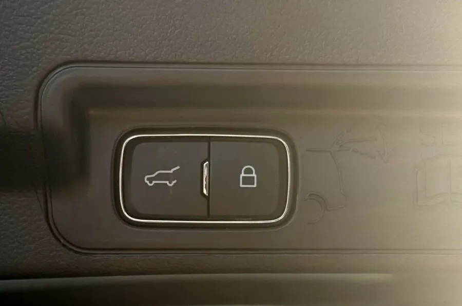 2026 Ford Explorer | Photo 10 of 32