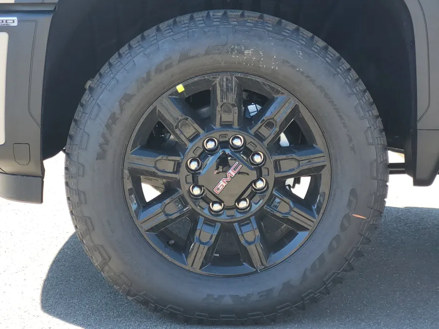 2026 GMC Sierra 2500HD AT4 | Photo 9 of 25