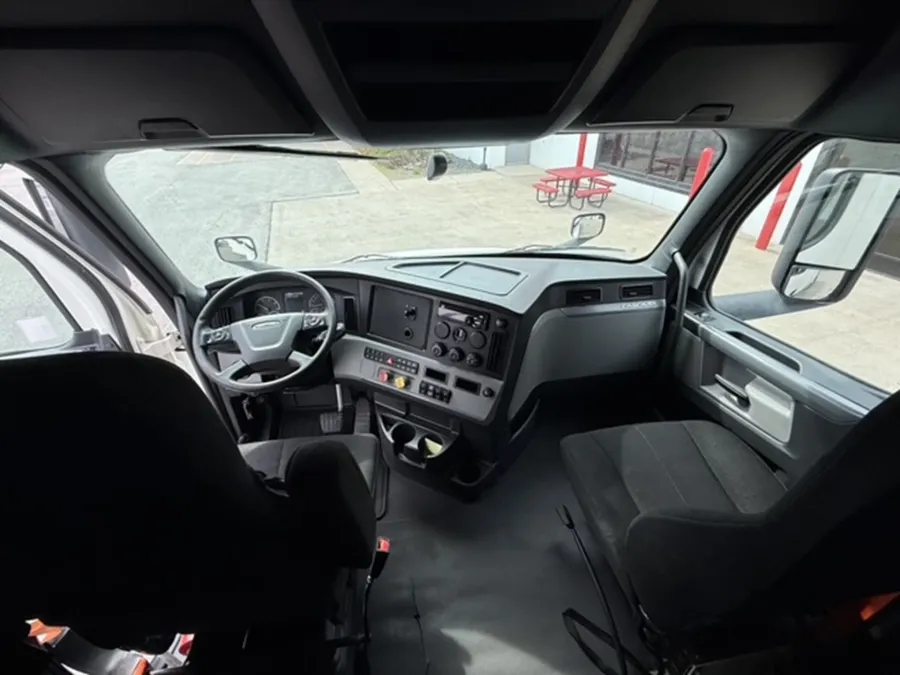 2019 Freightliner Cascadia | Photo 15 of 20
