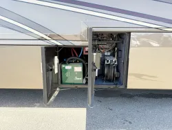 2013 Newmar King Aire 4584 | Thumbnail Photo 32 of 33