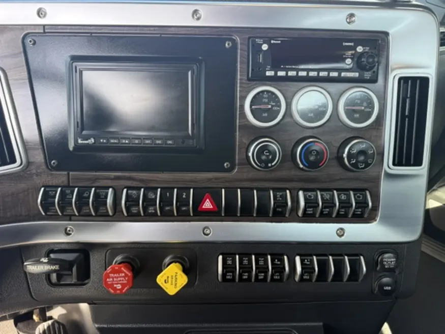 2025 Western Star 47X | Photo 16 of 17