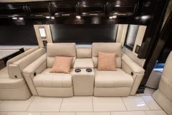 2022 Newmar London Aire 4579 | Thumbnail Photo 9 of 25