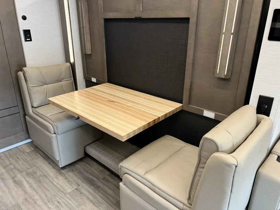 2026 Newmar Freedom Aire 2515 | Photo 18 of 32