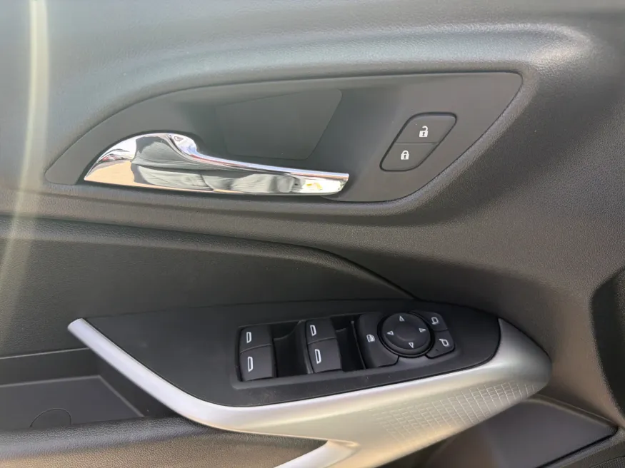 2026 Chevrolet Trax 1RS | Photo 11 of 19