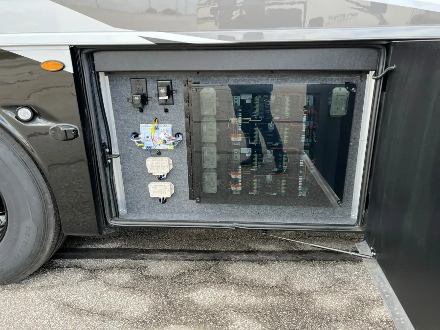 2026 Newmar Mountain Aire 4118 | Photo 38 of 45