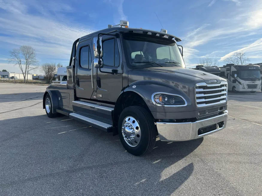 2024 Freightliner M2 106 Bolt | Photo 6 of 20