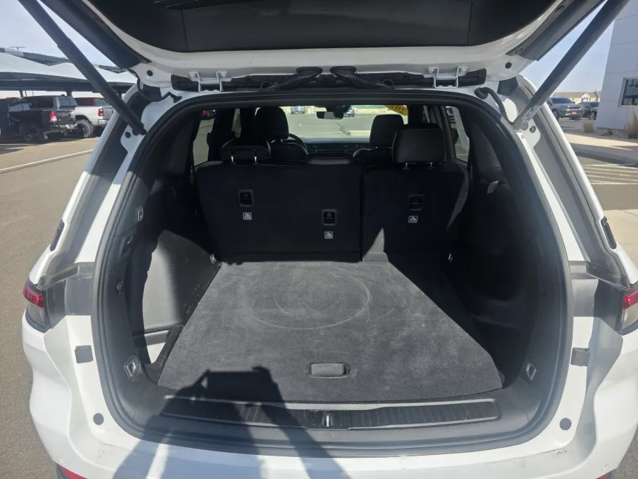 2025 Jeep Grand Cherokee Altitude | Photo 12 of 31