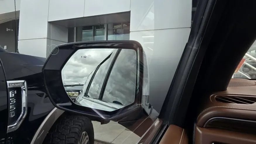 2021 Chevrolet Suburban | Photo 14 of 37