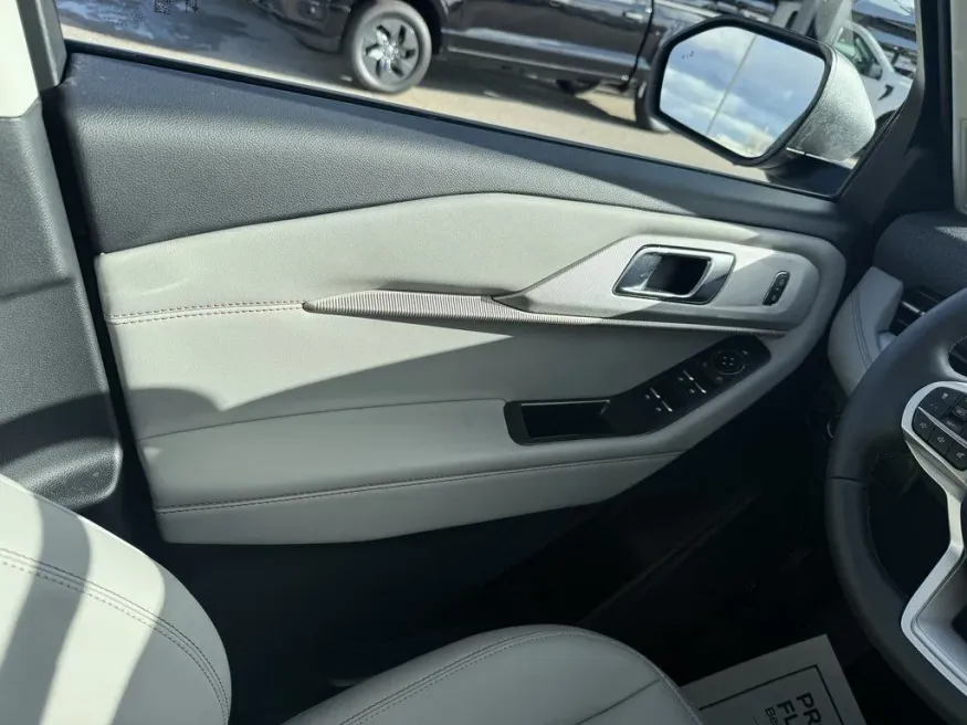 2026 Ford Explorer | Photo 13 of 28