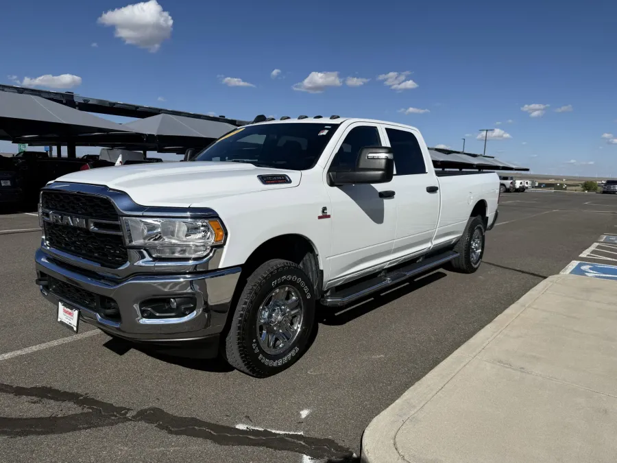 2024 RAM 2500 Tradesman | Photo 3 of 17