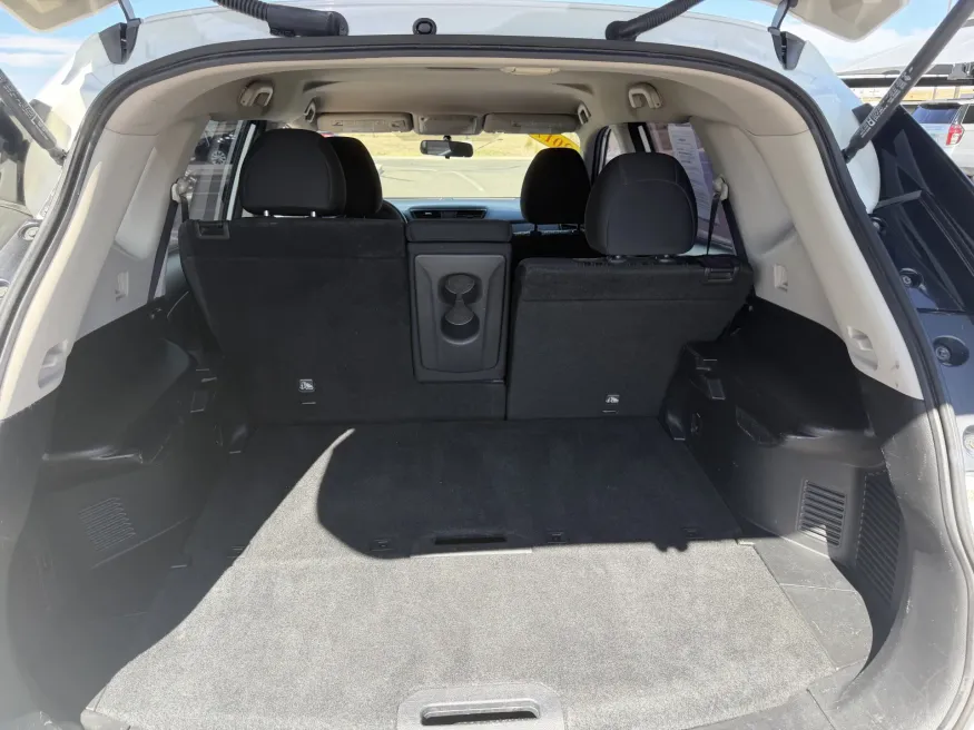 2017 Nissan Rogue S | Photo 9 of 17