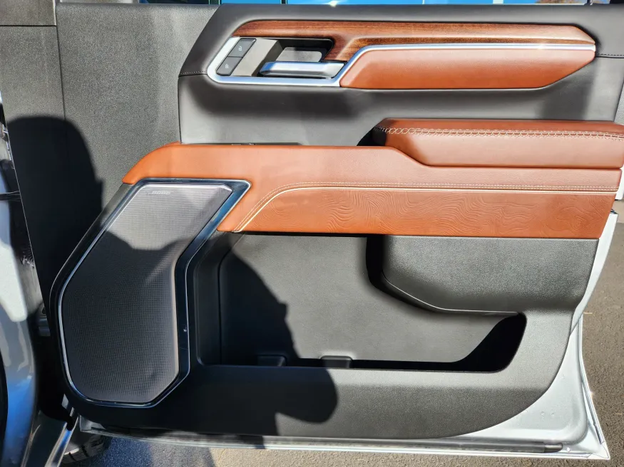 2024 GMC Sierra 3500HD Denali Ultimate | Photo 16 of 31