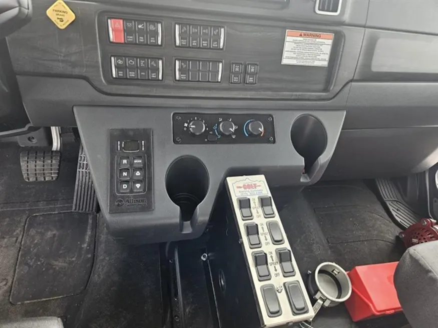 2025 Freightliner M2 106 | Photo 11 of 17