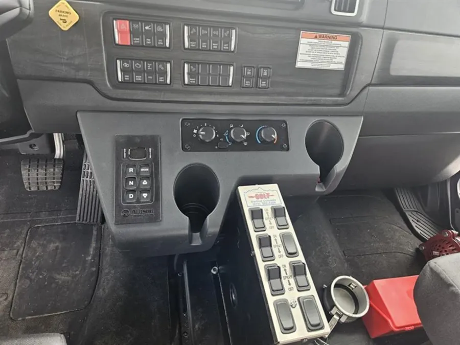 2025 Freightliner M2 106 | Photo 11 of 17