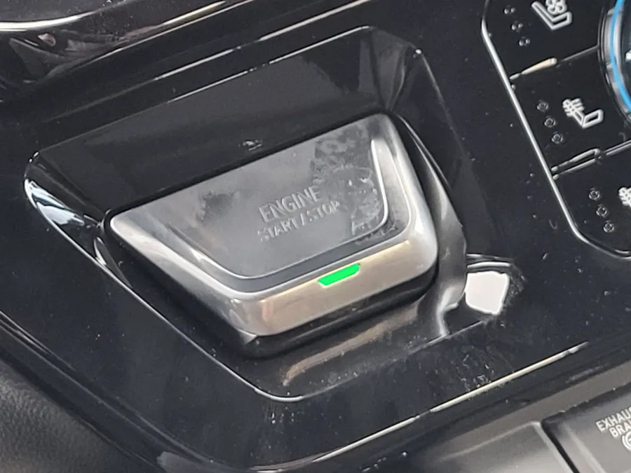 2026 GMC Sierra 3500HD AT4 | Photo 18 of 26