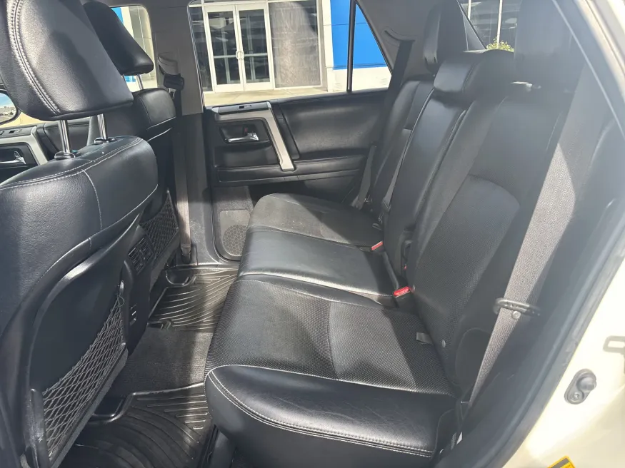 2015 Toyota 4Runner | Photo 9 of 22