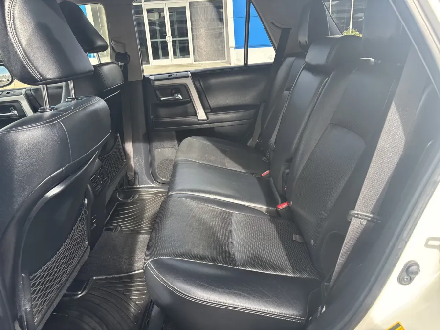 2015 Toyota 4Runner | Photo 9 of 22