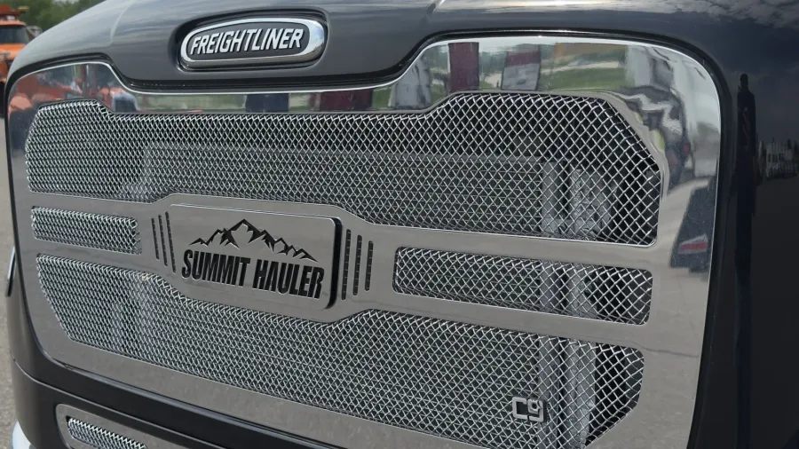 2025 Freightliner M2 106 Summit Hauler | Photo 12 of 19