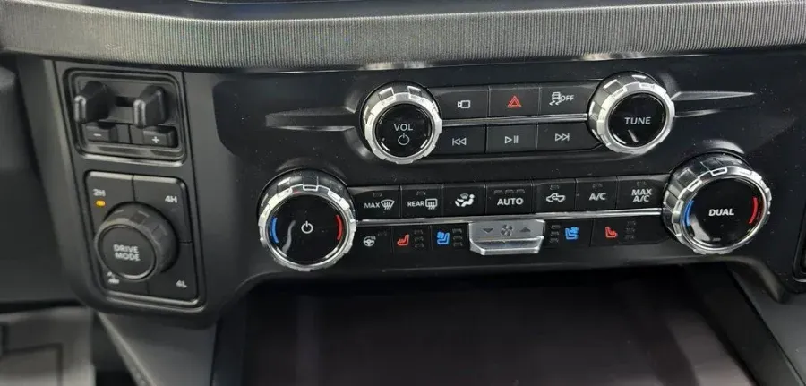 2026 Ford Super Duty F-250 | Photo 26 of 35