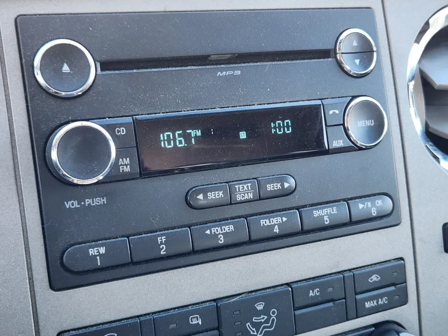 2015 Ford Super Duty F-250 SRW | Photo 11 of 20