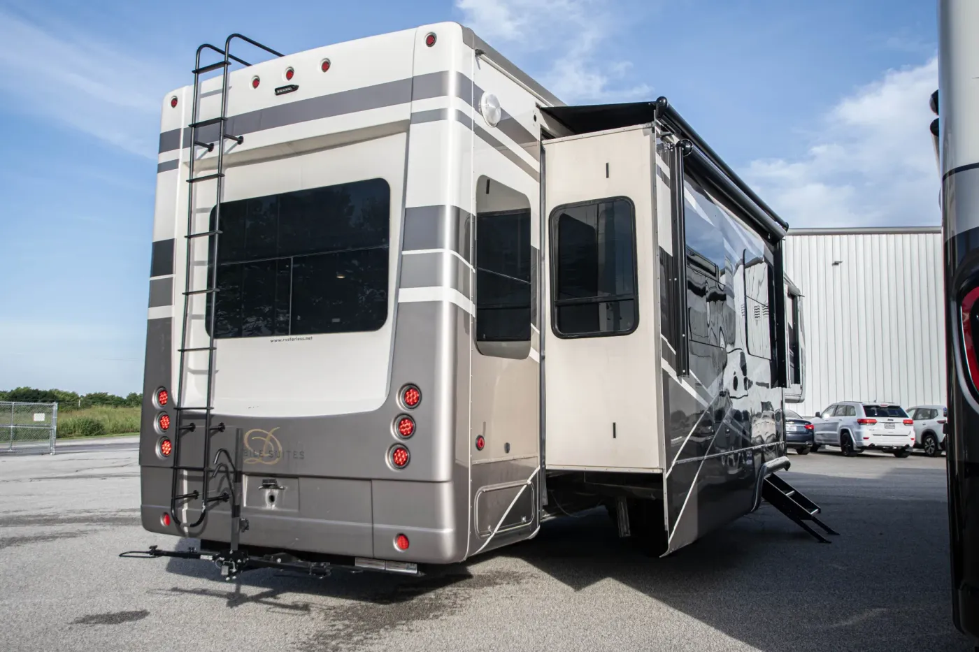 2019 DRV Mobile Suites 39 DBRS3 | Photo 5 of 20