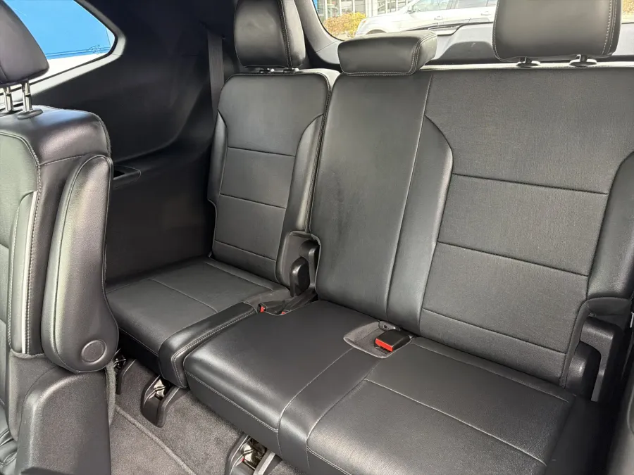 2025 Buick Enclave Preferred | Photo 10 of 24