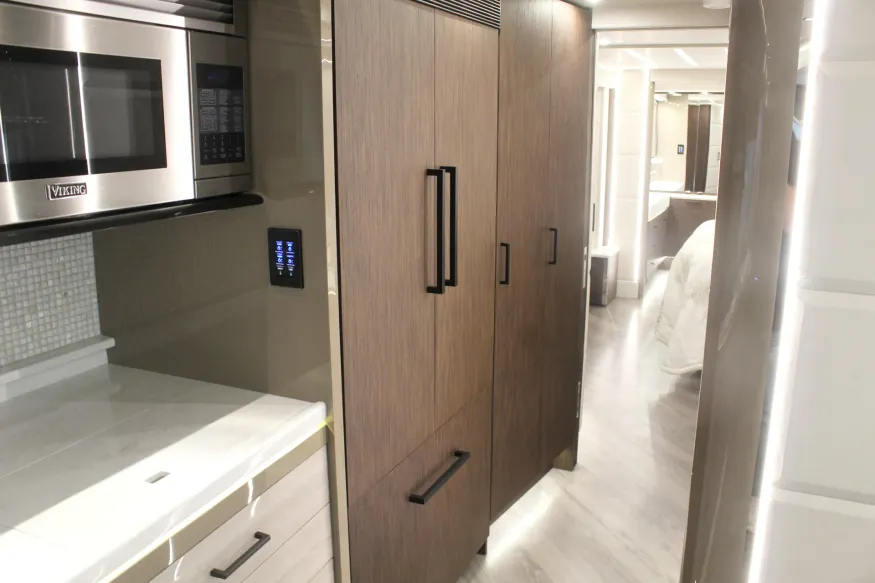 2023 Emerald Prevost H3-45 Triple Slide | Photo 10 of 22