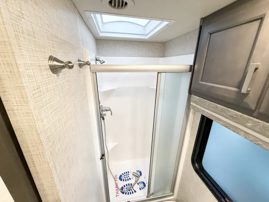 2023 Thor Inception 38MX | Photo 6 of 45