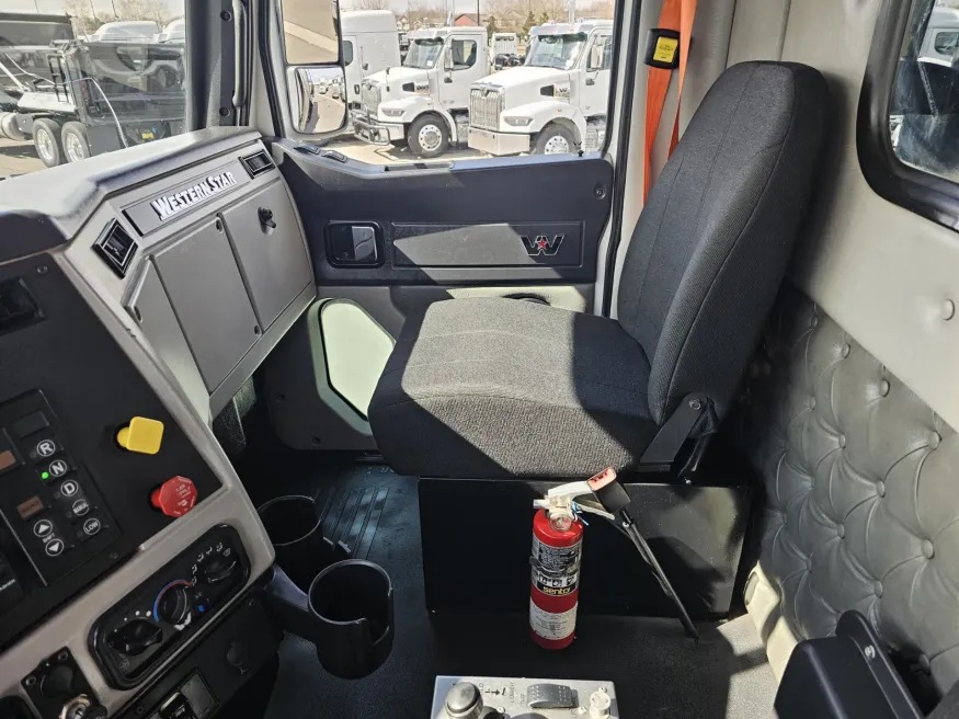 2017 Western Star 4700SB | Photo 12 of 17