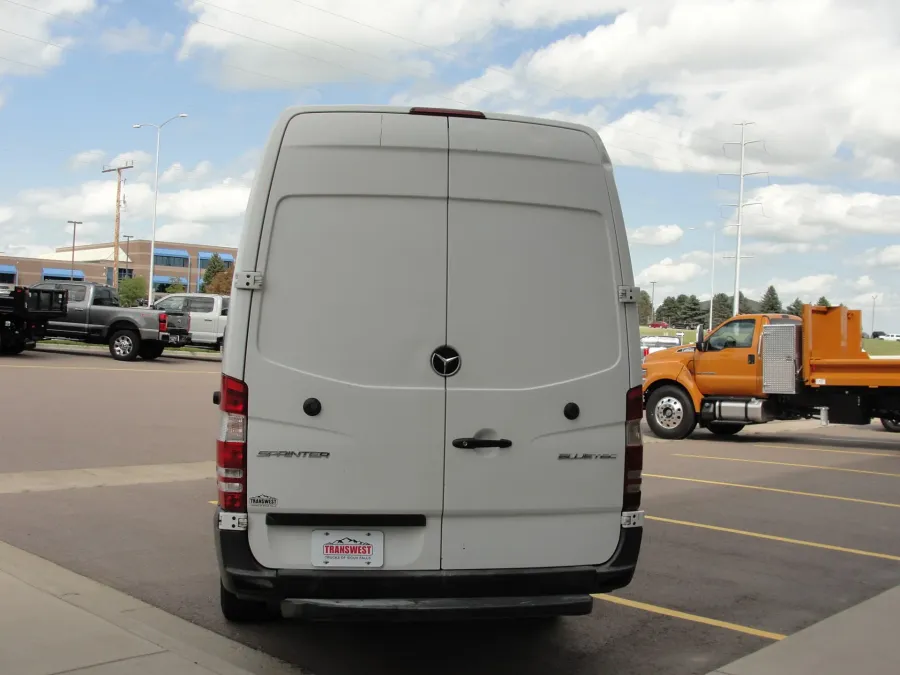 2014 Mercedes Benz Sprinter | Photo 3 of 13
