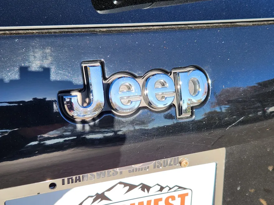 2019 Jeep Cherokee Latitude Plus | Photo 14 of 29