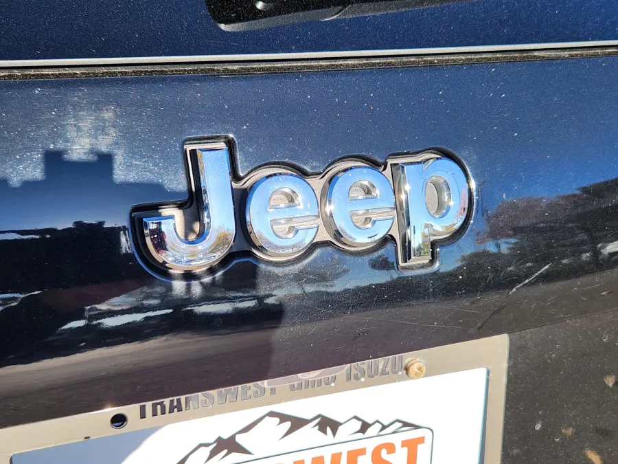 2019 Jeep Cherokee Latitude Plus | Photo 14 of 29