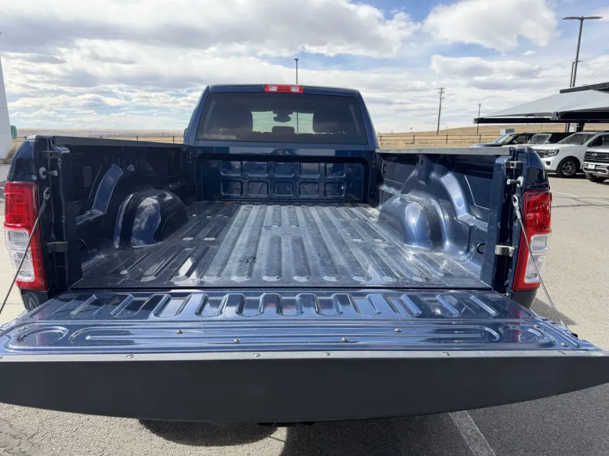 2022 RAM 2500 Big Horn | Photo 7 of 18