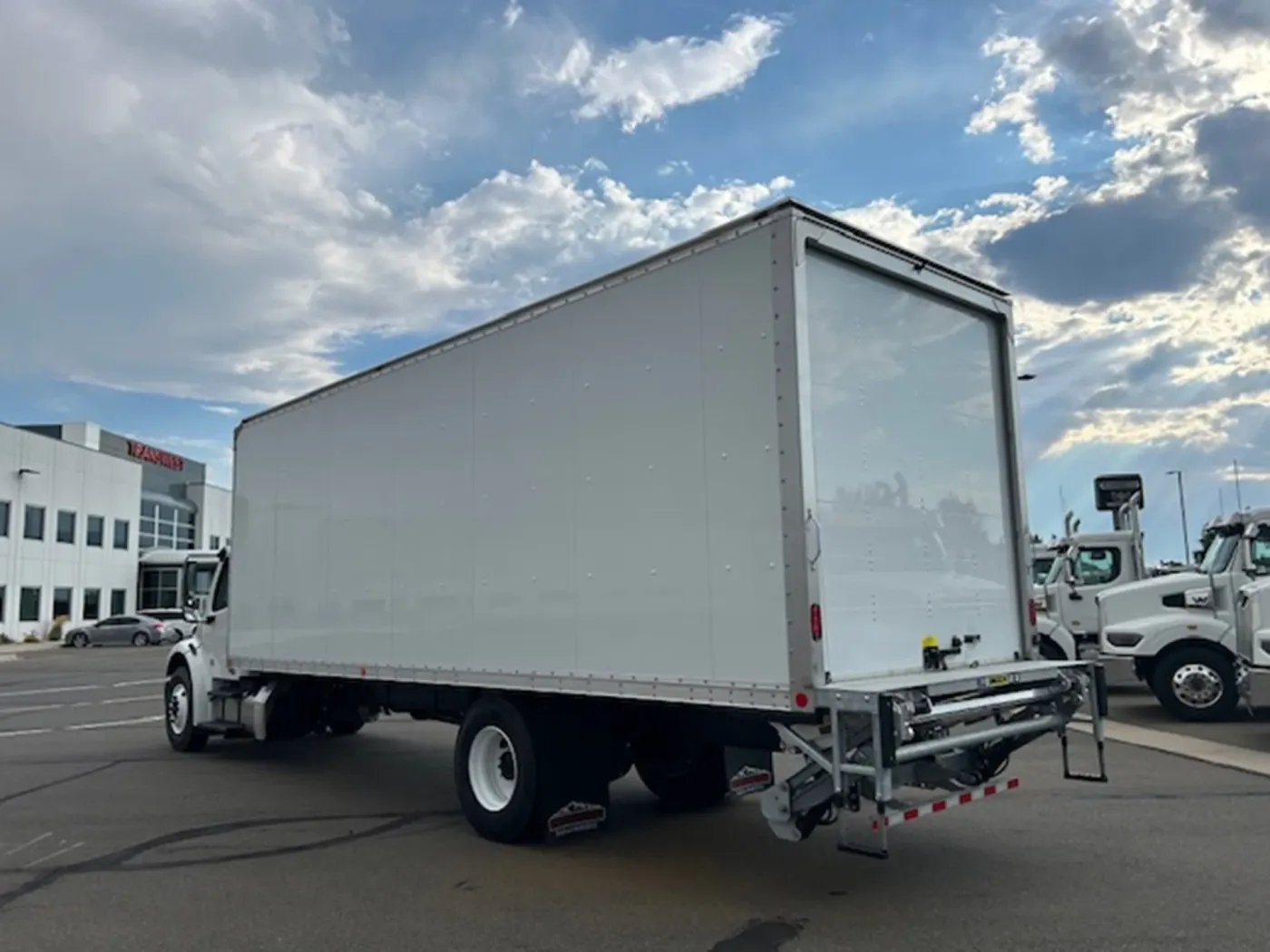 2025 Freightliner M2 106 | Photo 4 of 21