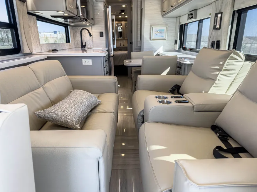 2026 Tiffin Phaeton 37 BH | Photo 14 of 43