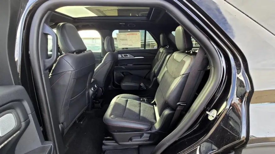 2026 Ford Explorer | Photo 30 of 33