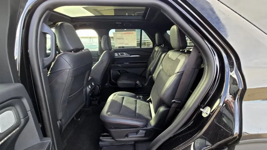 2026 Ford Explorer | Photo 30 of 33